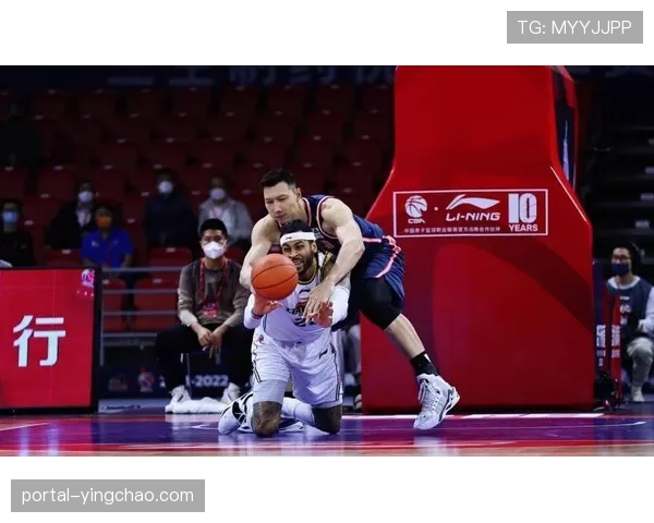 江苏肯帝亚对阵福建晋江 贾尔斯内线单打对抗邹阳全能防守